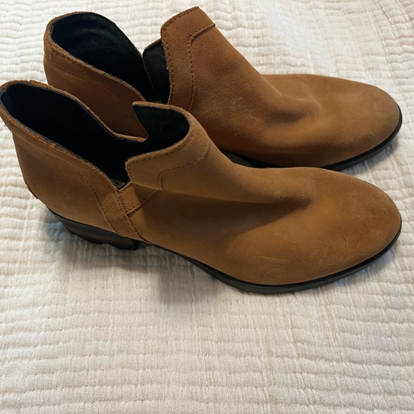 GUC Sorel Lolla suede booties • size 8 - Picture 4 of 5
